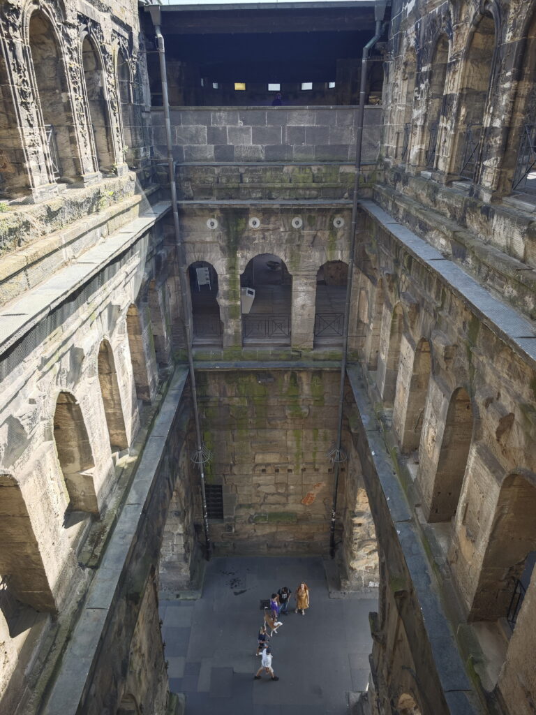 Porta Nigra Innenhof von oben gesehen