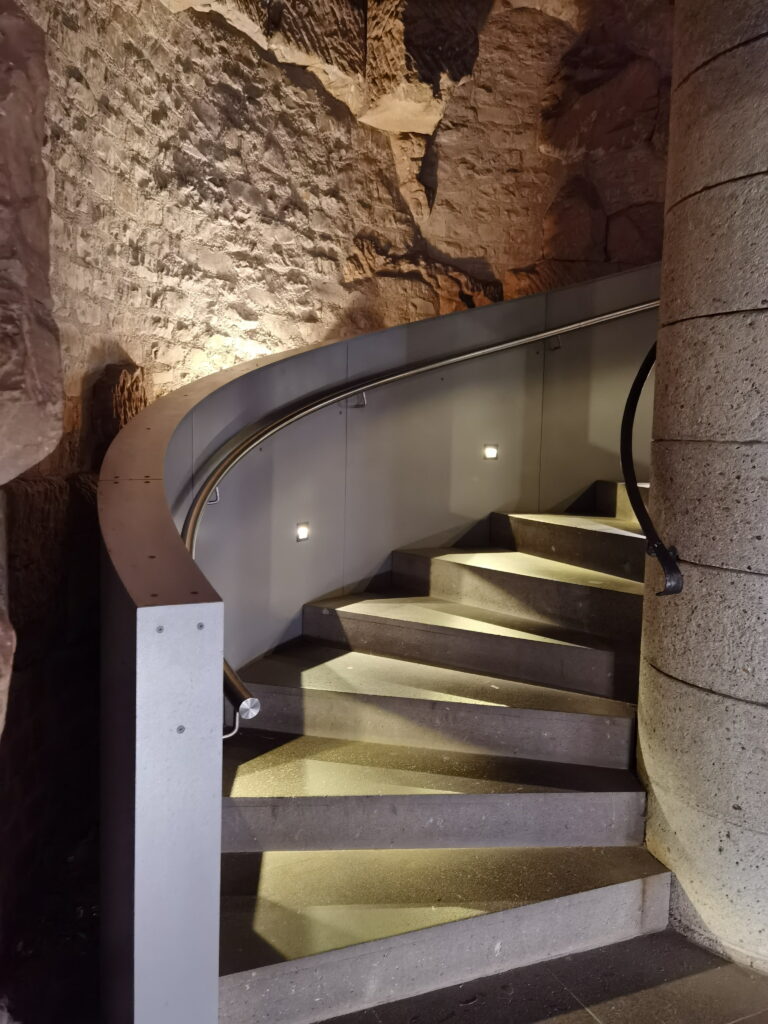 Der Porta Nigra Aufgang über die Wendeltreppe